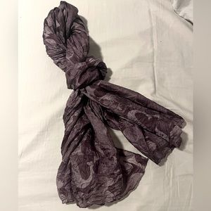 Tous crinkled Cubic collection Scarf